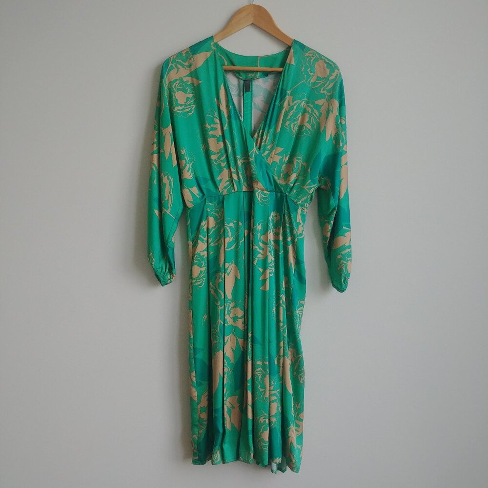 Culture Denmark silky 100% viscose green tan/gold pattern midi dress Small